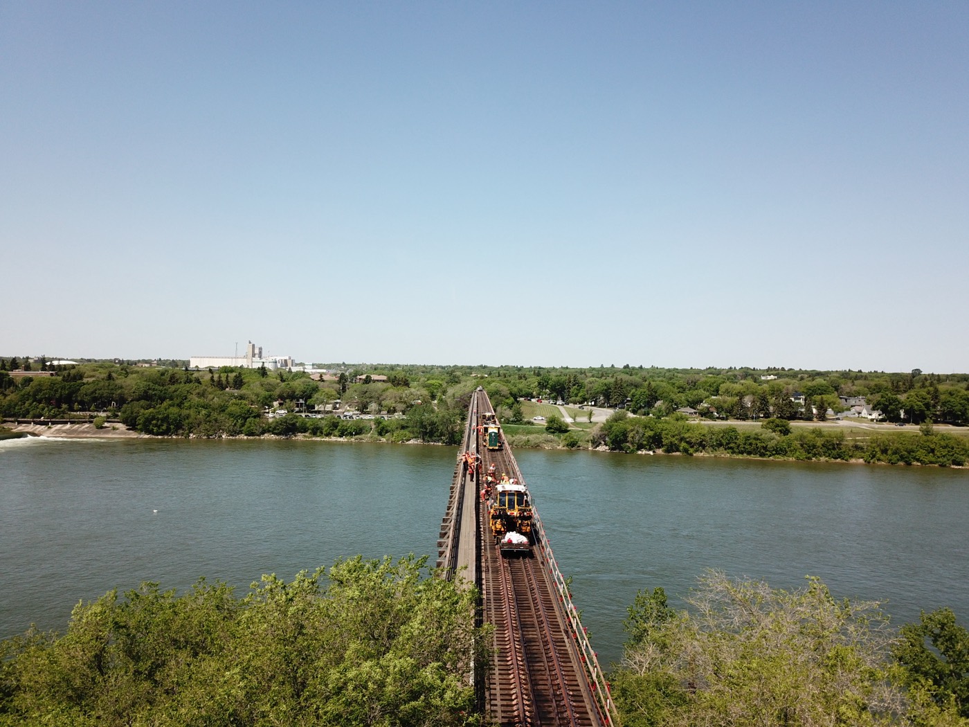 Bridge deck and temporary handrail